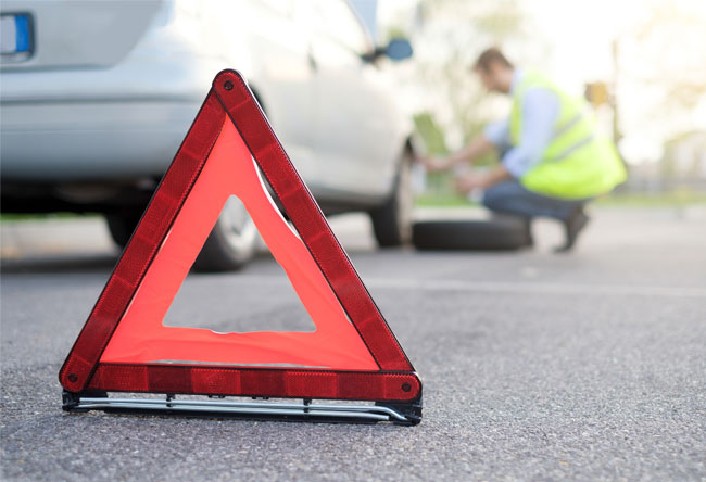 ¿ Cómo afrontar un pinchazo en la carretera?