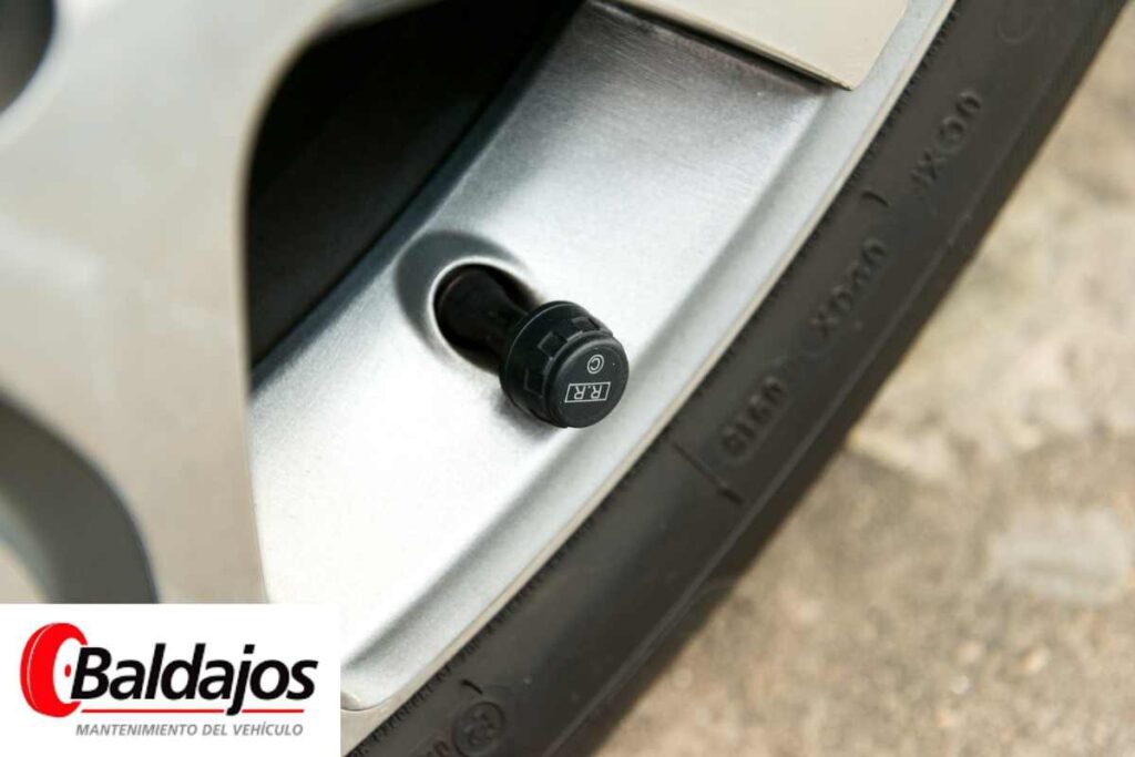 Baldajos ofrece servicio profesional de TPMS: control, calibración y revisión de presión de neumáticos para coches y motos, garantizando seguridad y eficiencia en carretera.