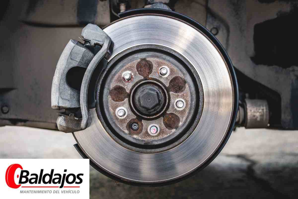 revisión del sistema de frenos en vehículo en la Red Baldajos