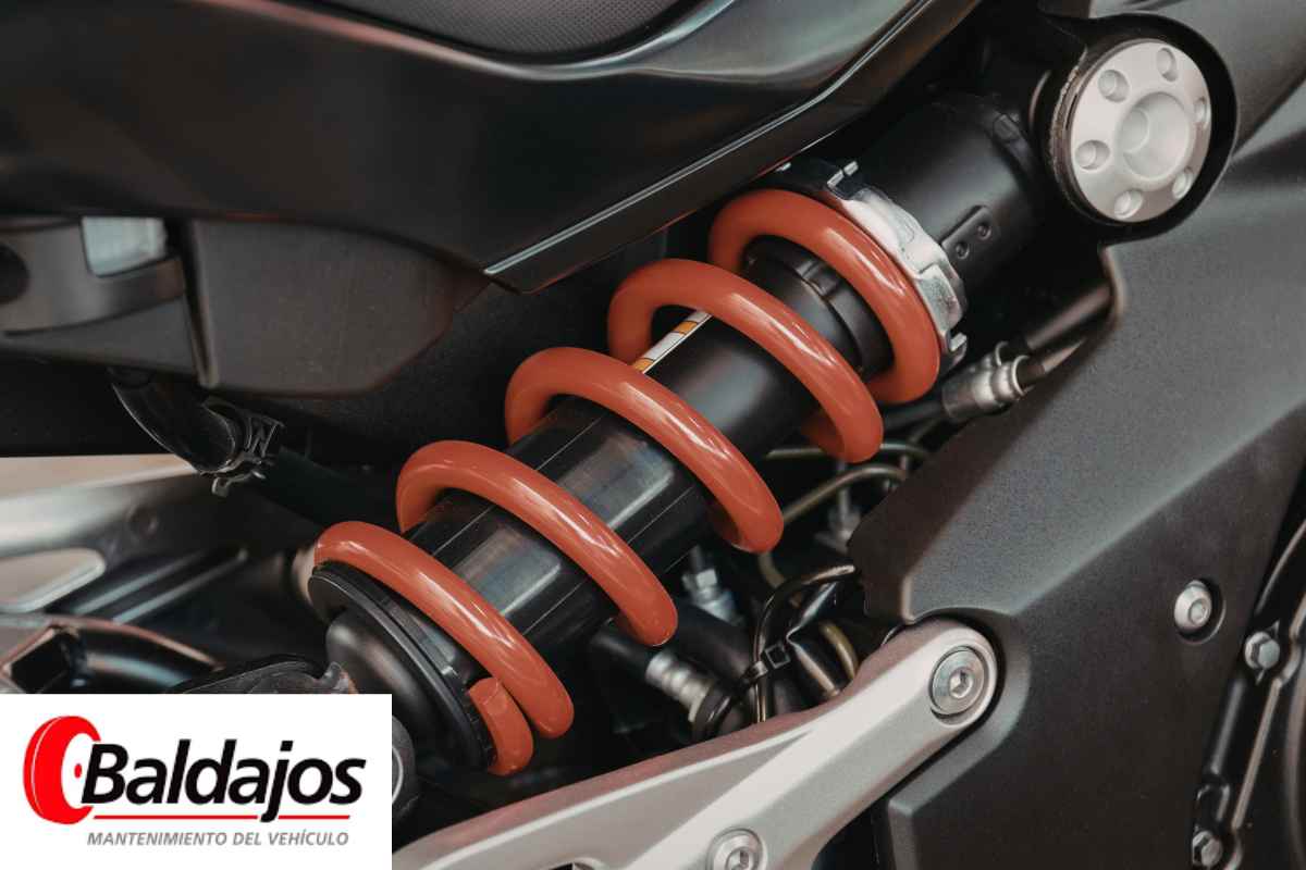 revisión de suspensión y amortiguadores en vehículo