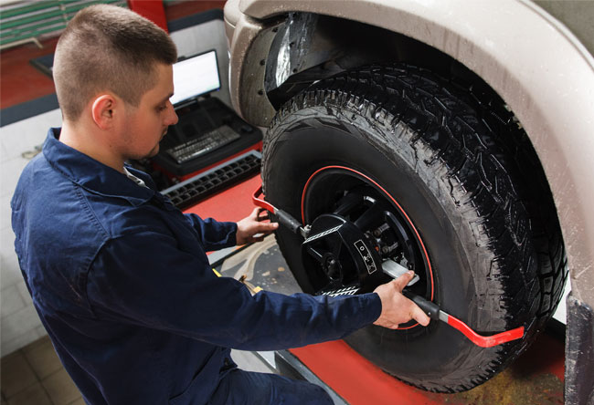 ¿Qué es la alineación de las ruedas del coche?